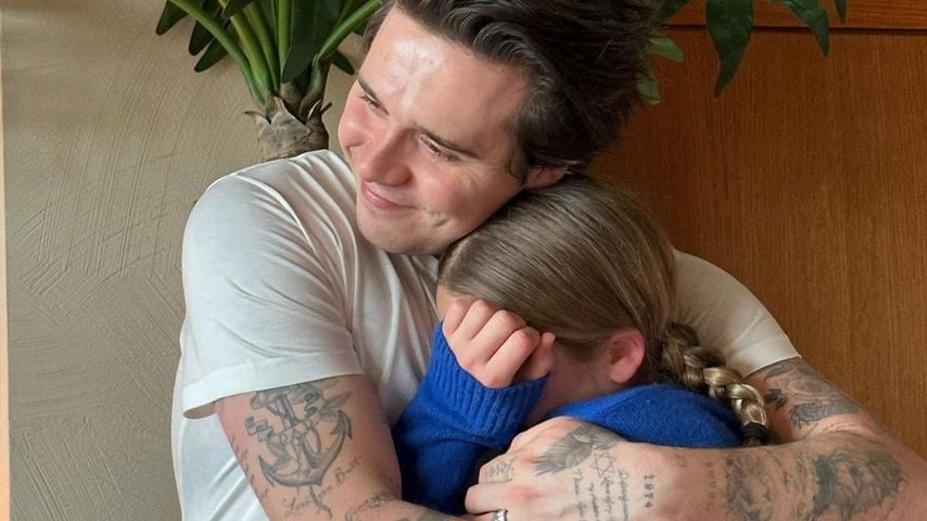 Brooklyn Peltz Beckham und Harper Seven Beckham im März 2023