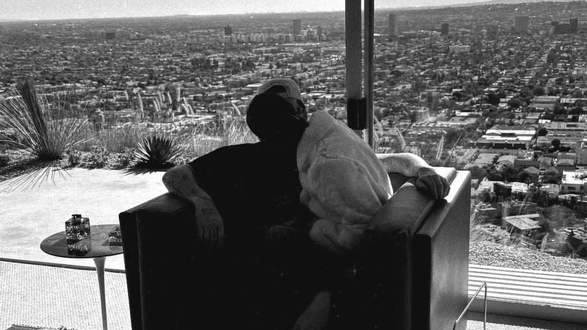 Brooklyn und Nicola Peltz-Beckham knutschen vor der LA-Skyline