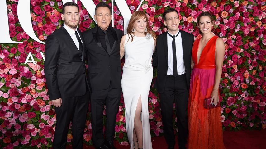 Bruce Springsteen (2.v.L.) mit seiner Frau Patti und den Kindern Evan, Sam und Jessica