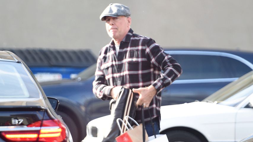 Selbst ist der Mann: Bruce Willis macht Weihnachtseinkäufe!
