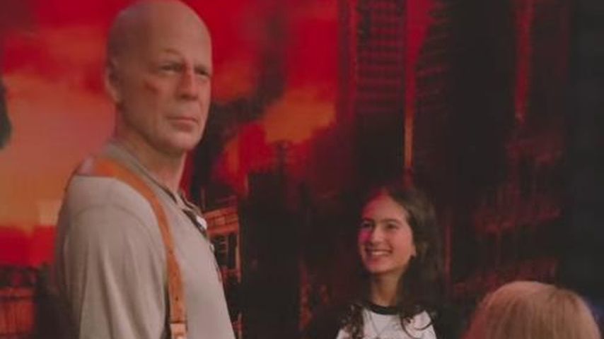 Bruce Willis' Töchter Mabel und Evelyn bei seiner Wachsfigur