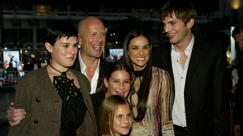Bruce Willis und Demi Moore mit ihren Kids Rumer, Scout und Tallulah sowie Ashton Kutcher, Juni 2003