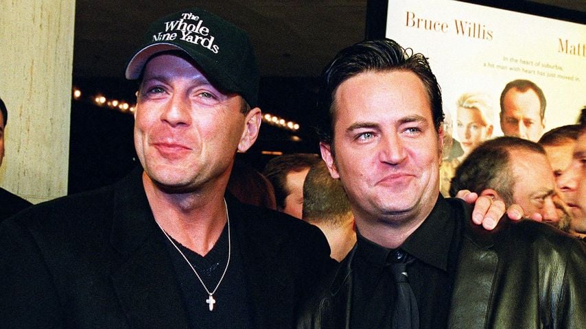 Bruce Willis und Matthew Perry im Februar 2000