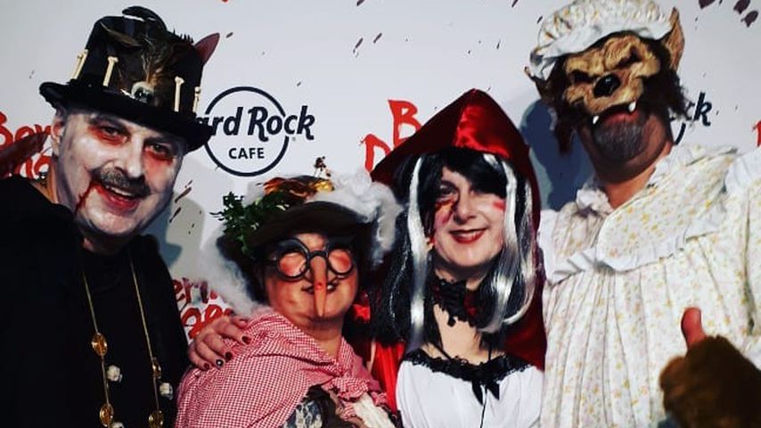 Bruno und Anja Rauh sowie Iris und Uwe Abel bei der Halloweenparty im Berlin Dungeon 2019