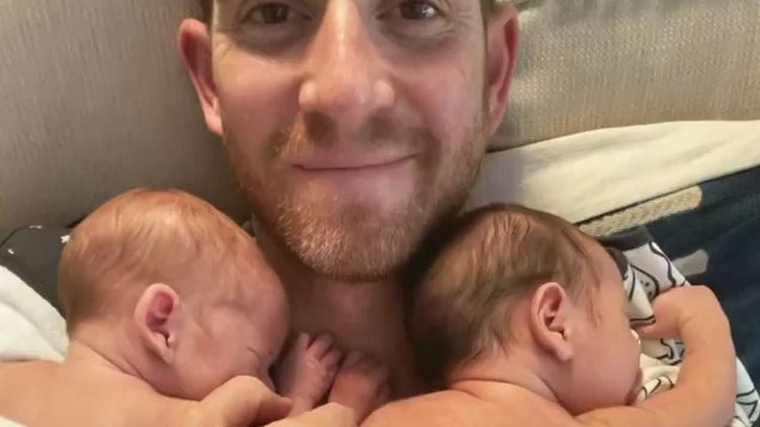 Bryan Greenberg mit seinen Zwillingen im Oktober 2021