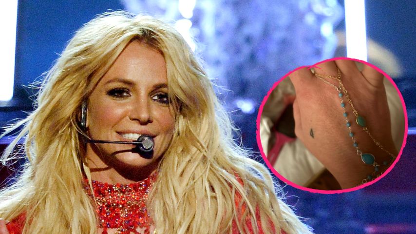 Britney Spears und ihre Hand