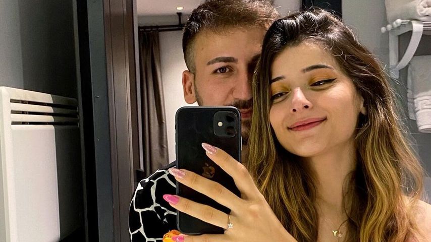 Burak Can Taşan mit seiner Verlobten Yaren Kara im Juli 2023