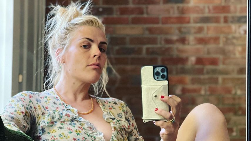 Busy Philipps posiert