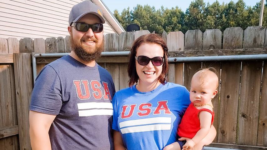 Caleb und Madison Brush mit ihren Kindern