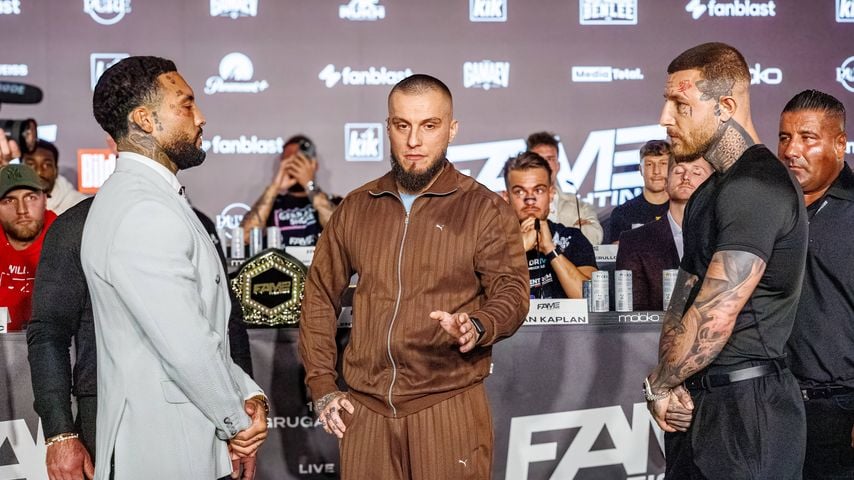 Callum Izzard, Veranstalter Eugen Lopez und Marvin Manson bei der Pressekonferenz zu Fame Fighting