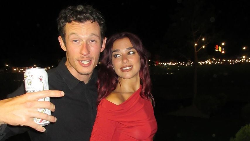 Callum Turner und Dua Lipa im Juli 2024