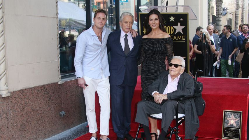 Cameron Douglas, Michael Douglas, Catherine Zeta-Jones und Kirk Douglas im November 2018