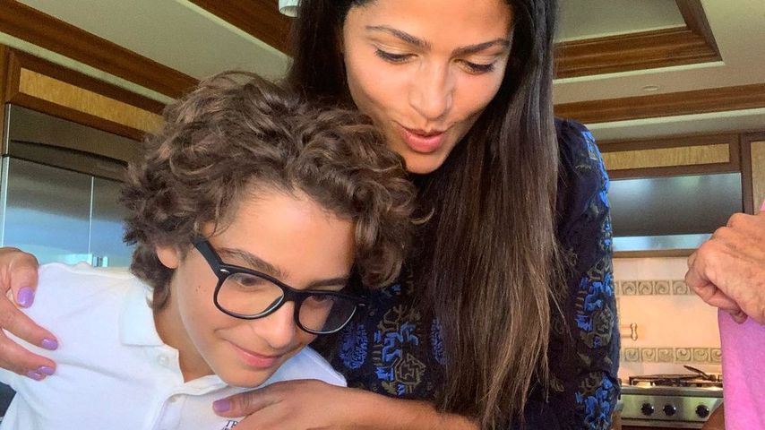 Camila Alves und ihr Sohn Levi McConaughey im Oktober 2020