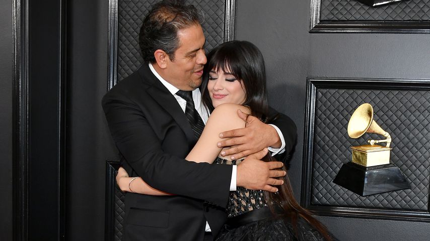Camila Cabello mit ihrem Papa bei den Grammys 2020