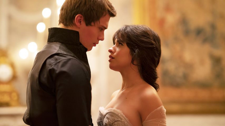 Camila Cabello und Nicholas Galitzine in "Cinderella"