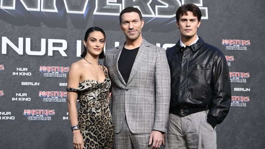 Camila Mendes, Travis Knight und Nicholas Galitzine bei der Premiere von "Masters of the Universe" im UCI Luxe East Side Gallery in Berlin