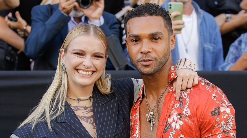 Camille Razat und Lucien Laviscount im Juli 2022