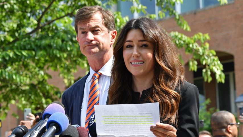 Camille Vasquez spricht zu den Medien