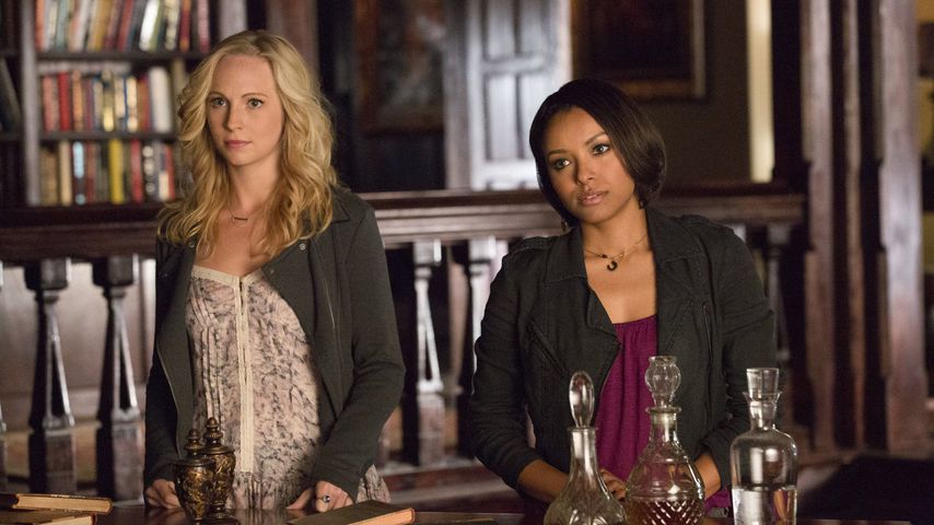 Candice King und ihre Kollegin Kat Graham in "The Vampire Diaries"