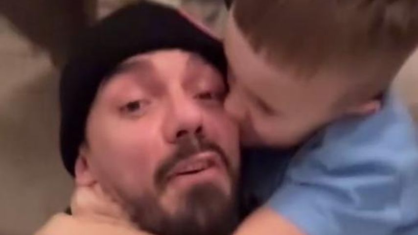 Capital Bra und sein Sohn im November 2024