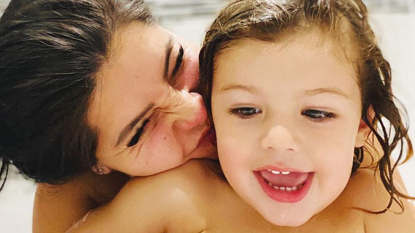Cara de la Hoyde mit ihrem Sohn Freddie