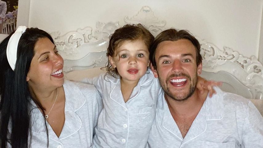 Cara de la Hoyde und Nathan Massey mit Sohn Freddie