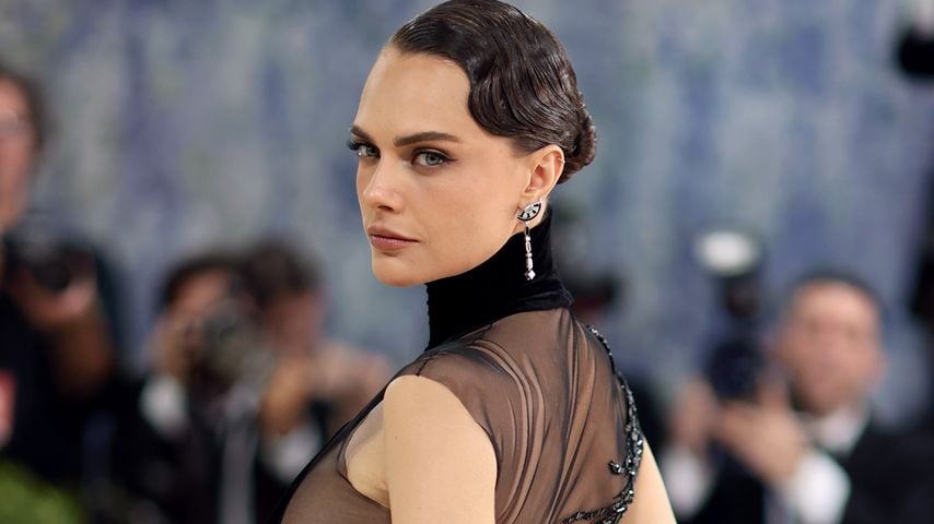 Cara Delevingne bei der Met Gala 2026 im Metropolitan Museum of Art in New York
