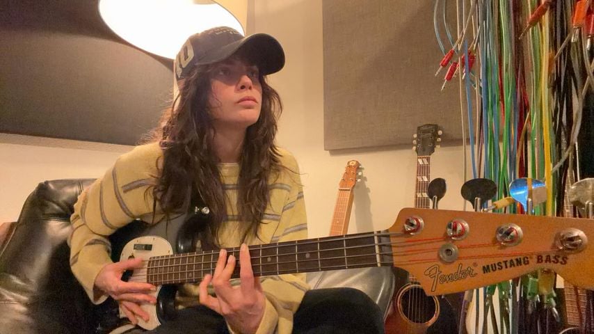 Braune Wellen: Cara Delevingne ist kaum wiederzuerkennen