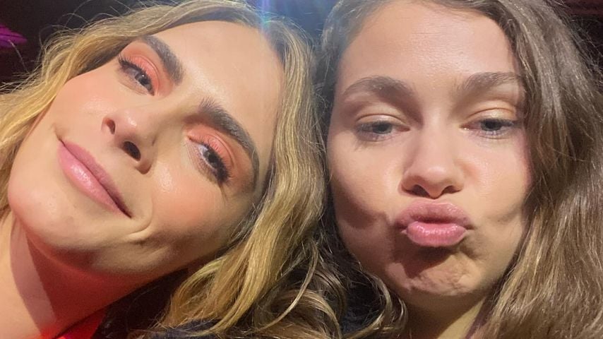 Schwer verliebt: Cara Delevingne knutscht mit ihrer Minke!