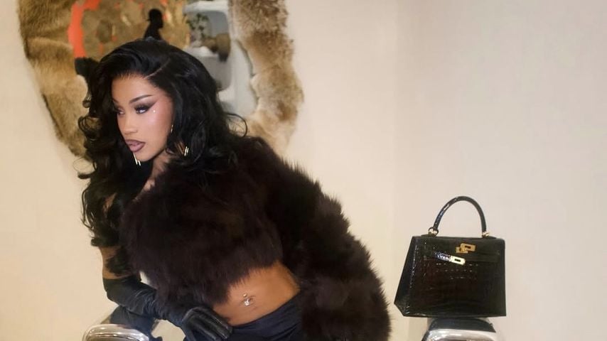 Cardi B bauchfrei bei Instagram