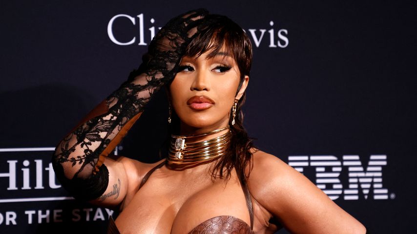 Ein Hauch von nichts: So wild geht Cardi B im Klub feiern!