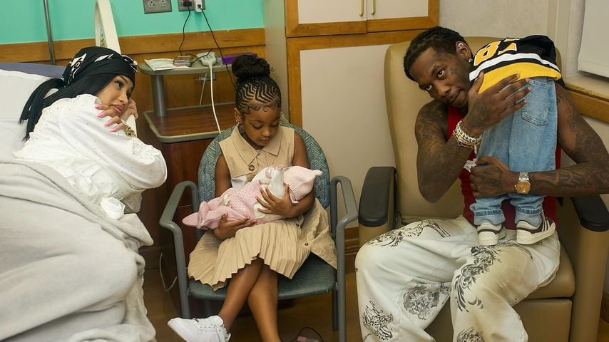 Cardi B, Kinder Kulture und Wave sowie Offset begrüßen neues Familienmitglied, September 2024