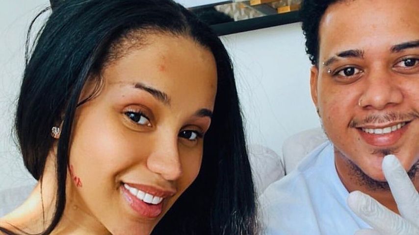 Fans schockiert: Cardi B lässt sich Gesichtstattoo stechen