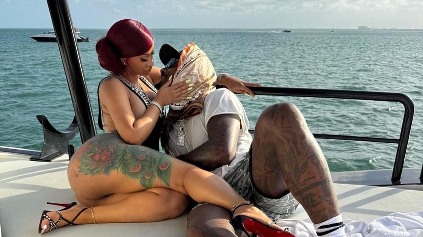 Cardi B kuschelt mit ihrem NFL-Star Stefon Diggs auf Jacht