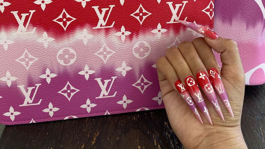 Die Fingernägel von Cardi B