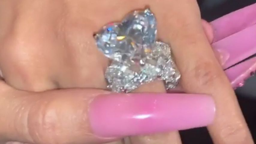 Cardi B mit ihrem neuen Ring, Oktober 2019