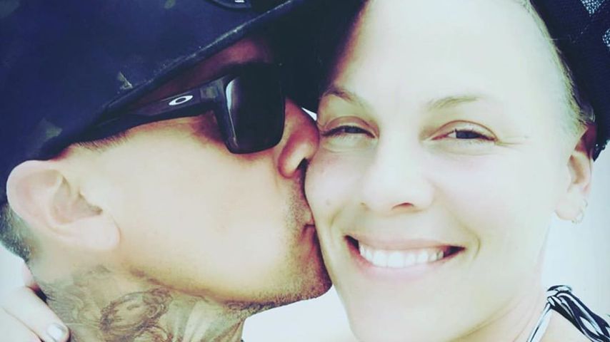 Pink wird 40: Ihr Mann Carey zeigt sich wahnsinnig verliebt!