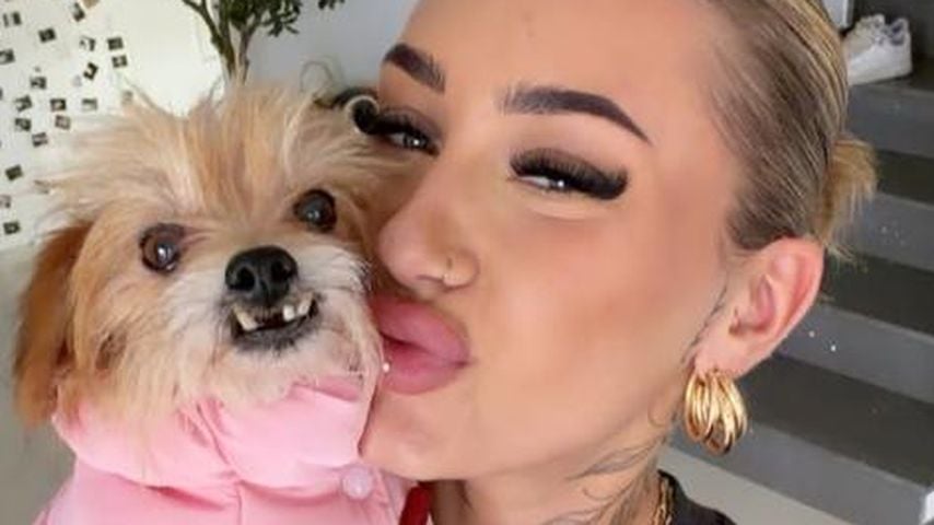 Carina Nagel und ihre Hündin Mami