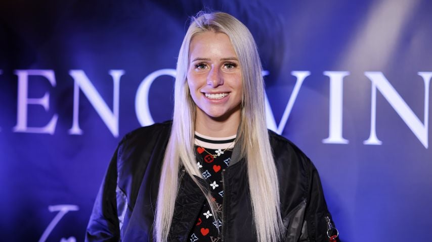 Krücken & Krankenhaus: Was passiert Bachelor-Lady Carina?