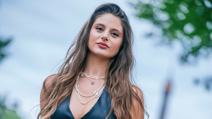 Carina Zavline, Model