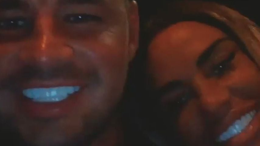 Carl Woods und Katie Price' neue Zähne leuchten im Dunkeln
