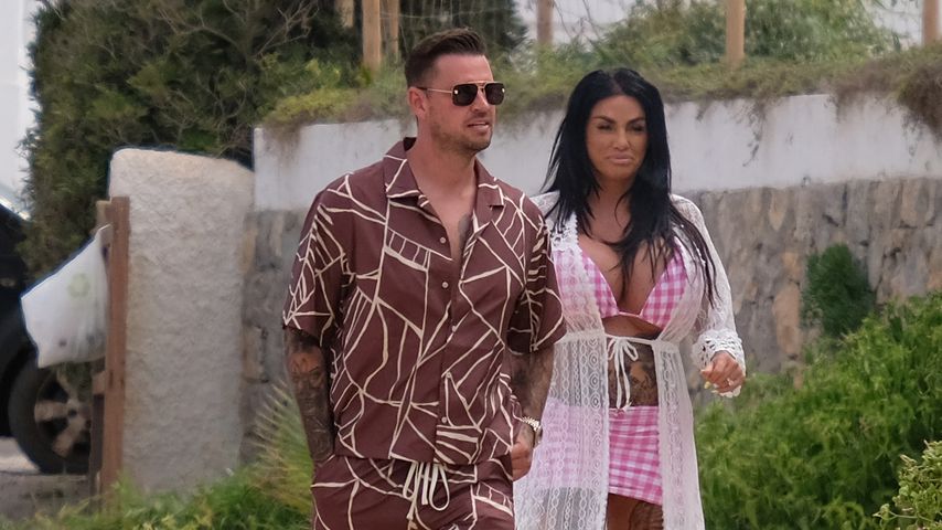Erneutes Liebescomeback? Katie Price ist mit Carl im Urlaub