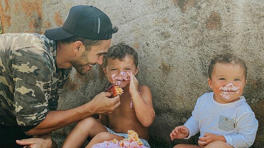 Carlos PenaVega mit seinen Kindern Ocean King und Kingston James, Februar 2021