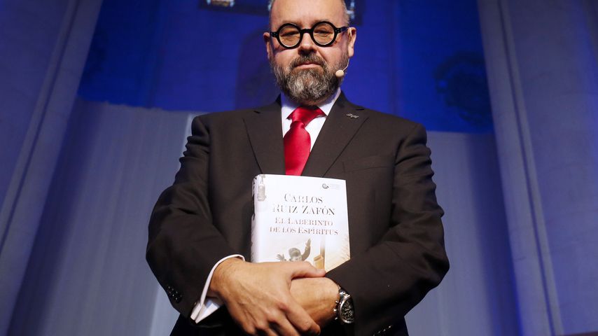 Carlos Ruiz Zafón bei einer Buchpräsentation in Barcelona im November 2016