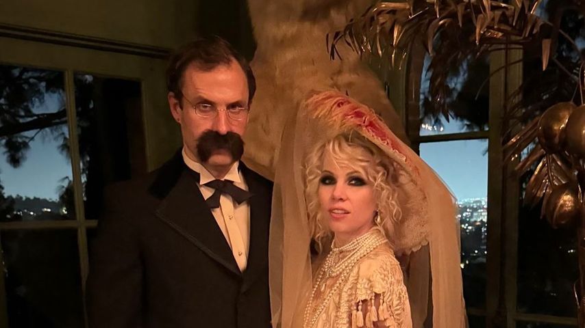 Carly Rae Jepsen mit ihrem Partner, Halloween 2024