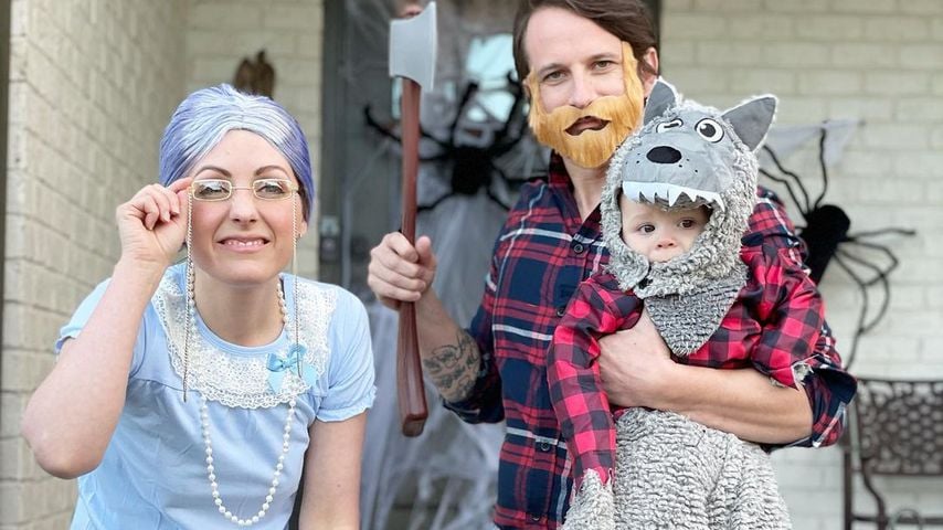 Carly Waddell und Evan Bass mit ihren Kids an Halloween 2020