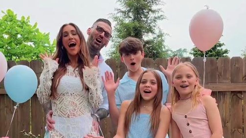 Carmella und Corey Graves mit seinen Kindern