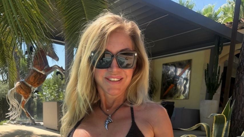 Zu operiert? Fans streiten um Carmen Geiss' Bikinibilder