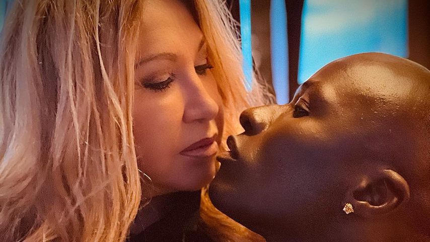 Fast-Kuss: Carmen Geiss zeigt sich sinnlich mit GNTM-Star