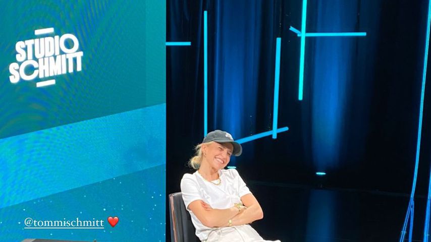 Caro Daur besucht Freund Tommi Schmitt im Fernsehstudio